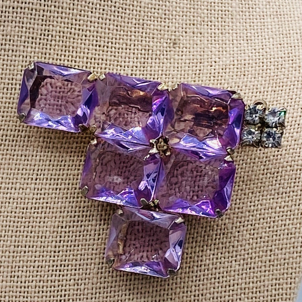 Vintage Art Deco Style Emerald Cut Amethyst Stones Accented With Rhinestone Pin - Picture 5 of 5